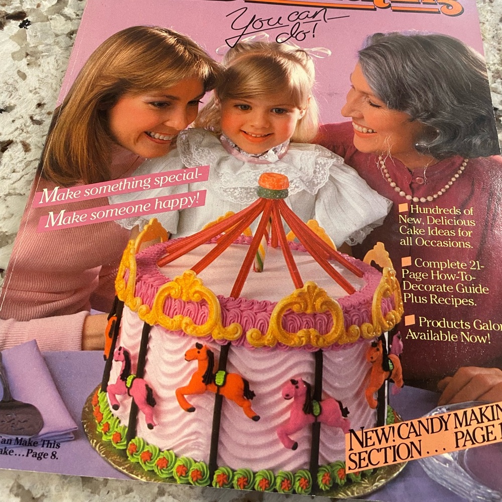 Vintage 1983 Wilton Cake Decorating Paperback Book